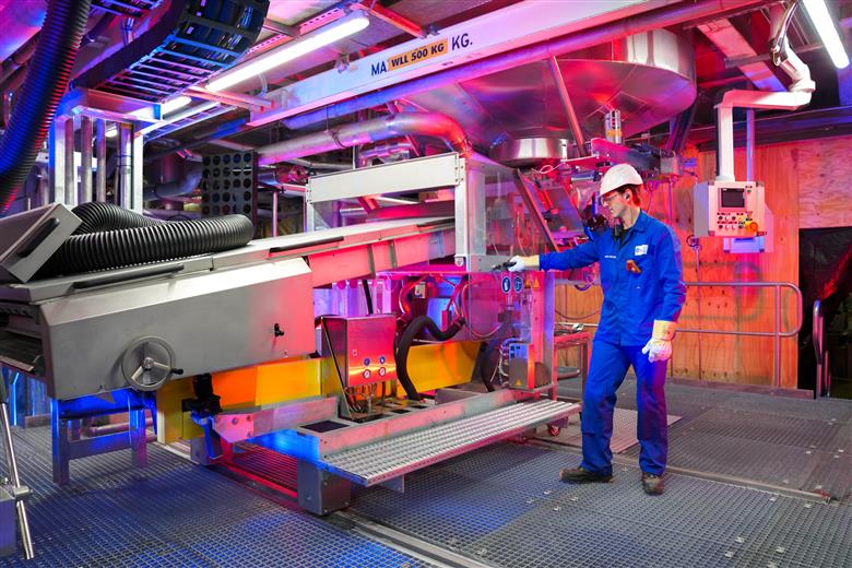 DSM strengthens its market-leading position in high-performance specialty polymers.
(Photo: DSM Engineering Plastics: DSMPR514)